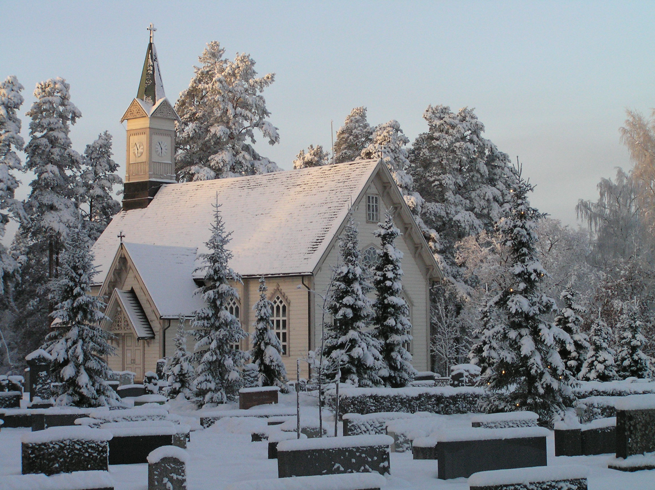 Jokioisten kirkko talvimaisemissa