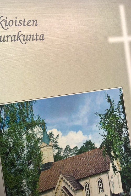 Pieni kuva eräästä seurakunnan toimistossa myytävästä adressista