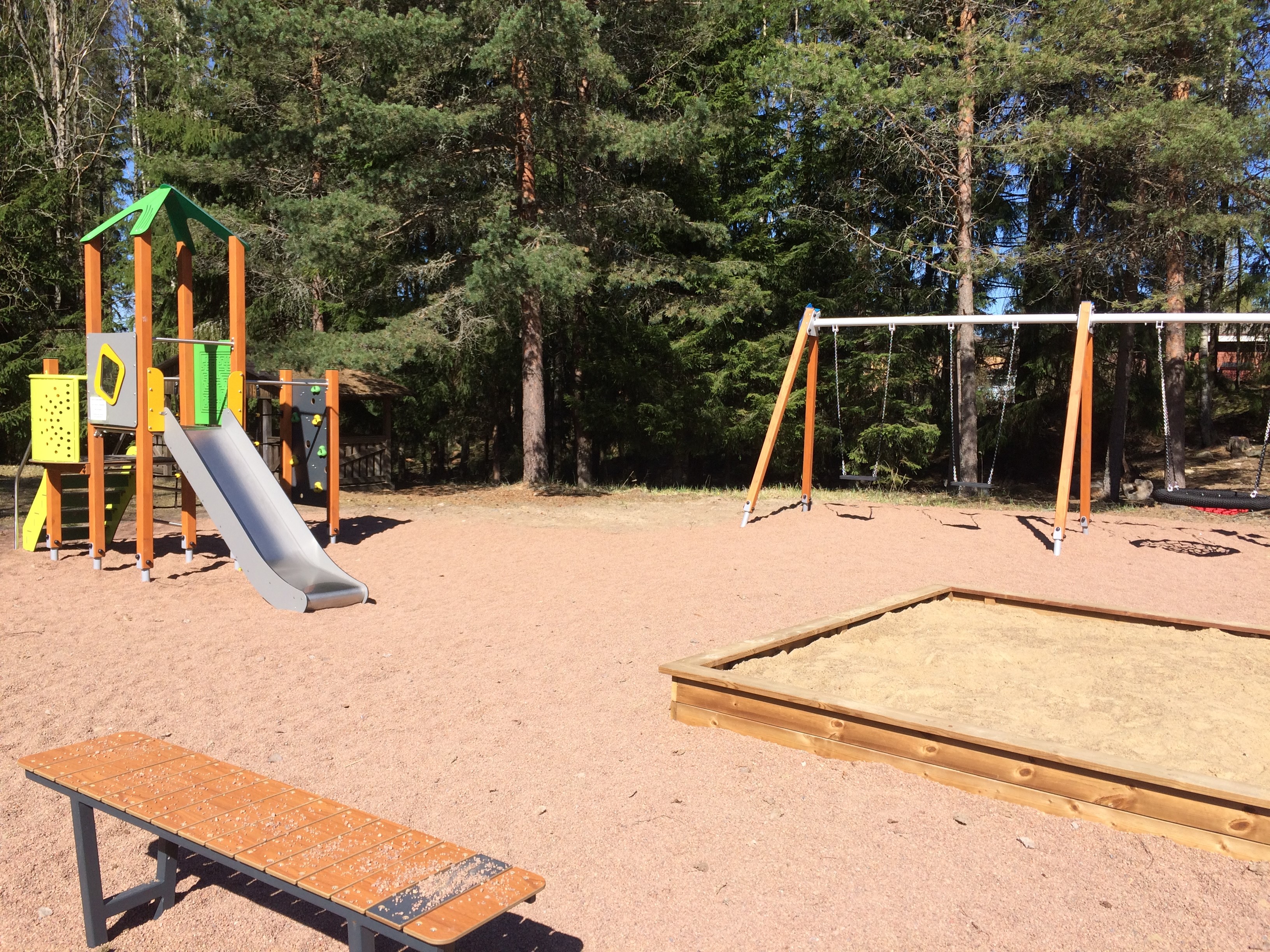 Kesäparkki lasten leikkipuisto