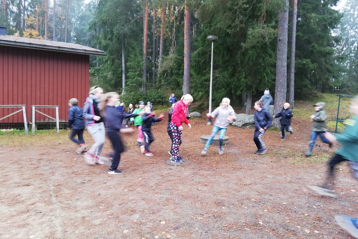 Leirillä leikkiä